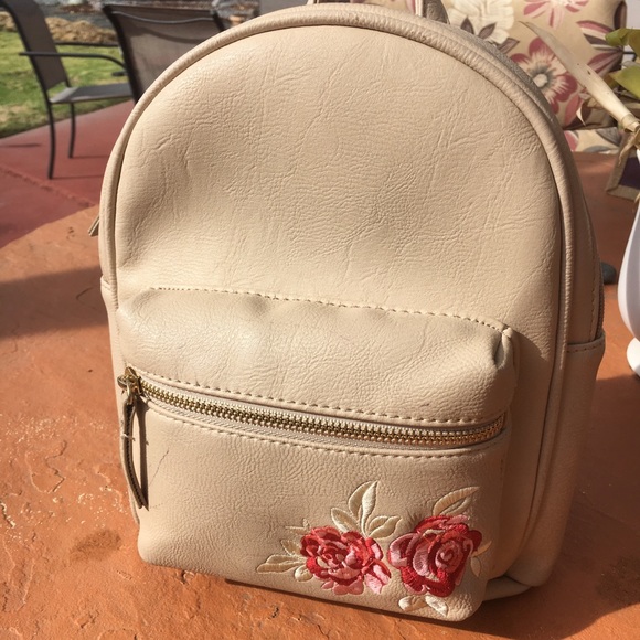 Beige / Creme Backpack Purse Roses 🌹 - Picture 5 of 6